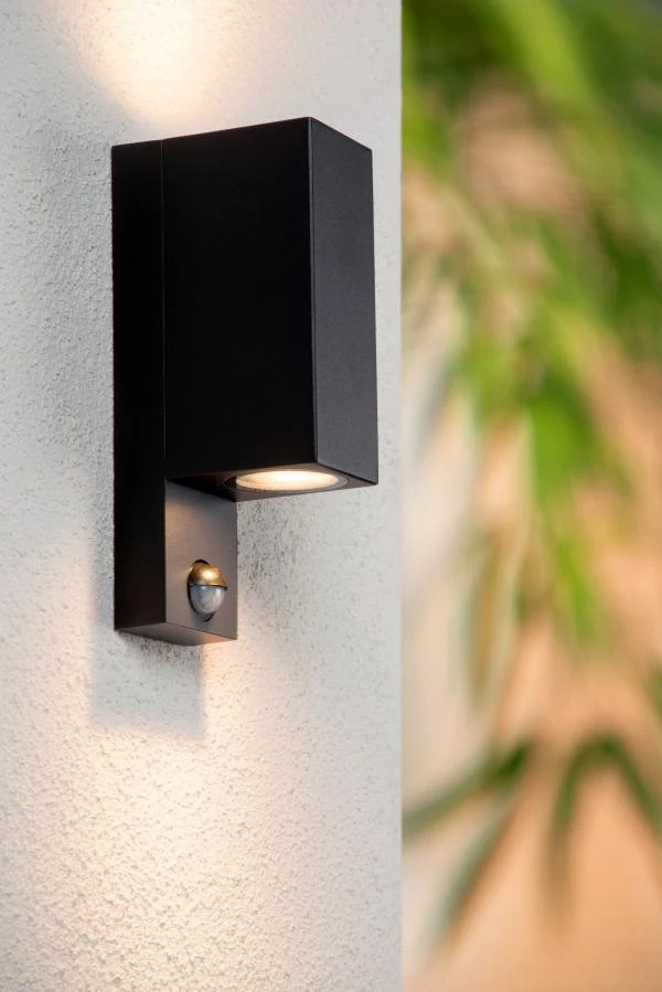Lucide Lucide ZARO IR - Wandspot / Wandlamp Binnen/Buiten - 2xGU10 - IP65 - Beweging & Dag/nacht Sensor (uitschakelbaar) - Zwart