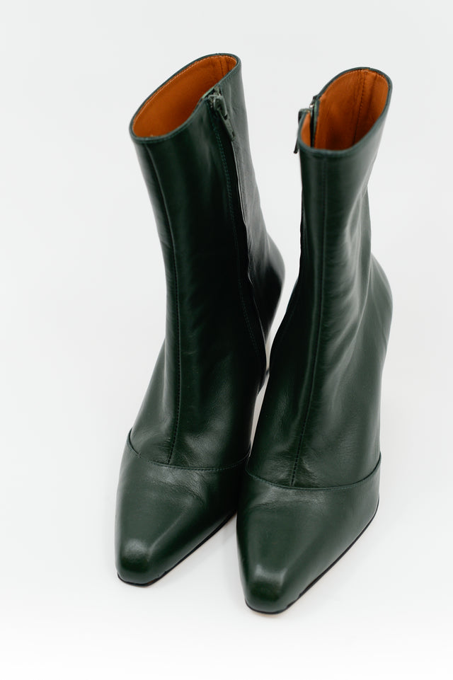 Nathalie Vleeschouwer Elize Laarsje In Sacramento Green