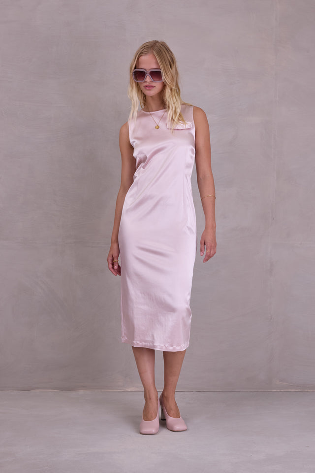 Nathalie Vleeschouwer Emelia Jurk In Blush Satin Stretch