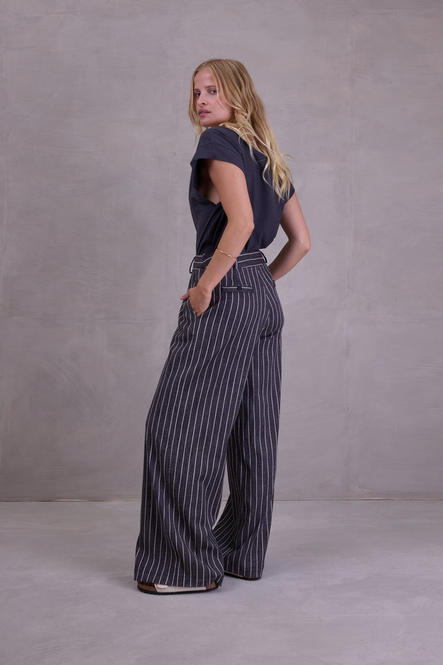 Nathalie Vleeschouwer Demi T-shirt In Charcoal