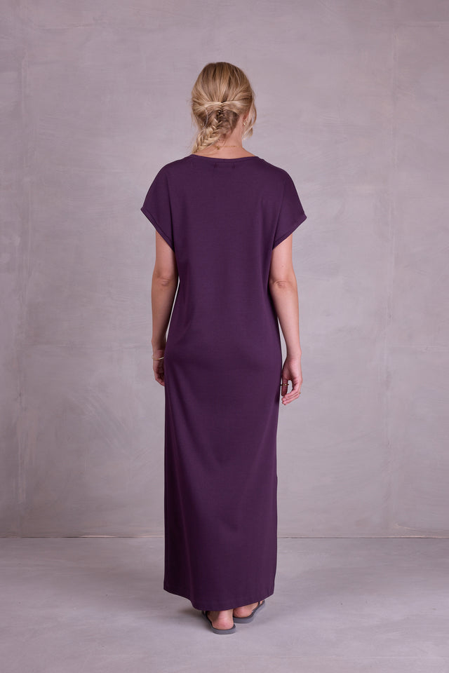 Nathalie Vleeschouwer Denise Jurk In Aubergine