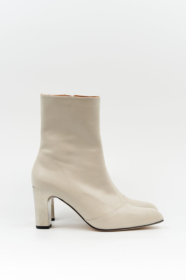 Nathalie Vleeschouwer Elize Laarsje In Ivory