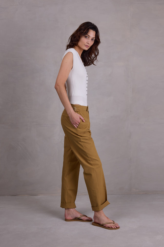 Nathalie Vleeschouwer Fabrice Broek In Mustard