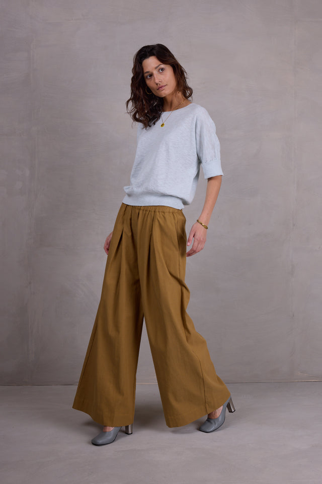 Nathalie Vleeschouwer Freddy Broek In Mustard