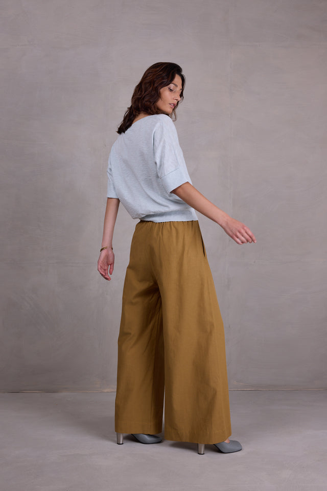 Nathalie Vleeschouwer Freddy Broek In Mustard