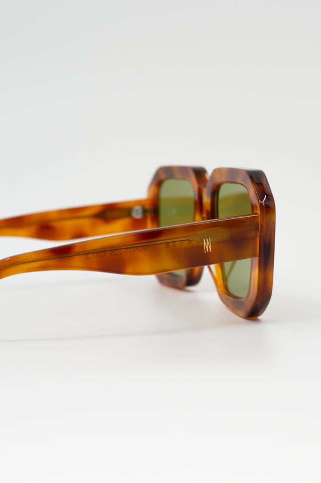 Nathalie Vleeschouwer Onassis Zonnebril In Light Tortoise /olive
