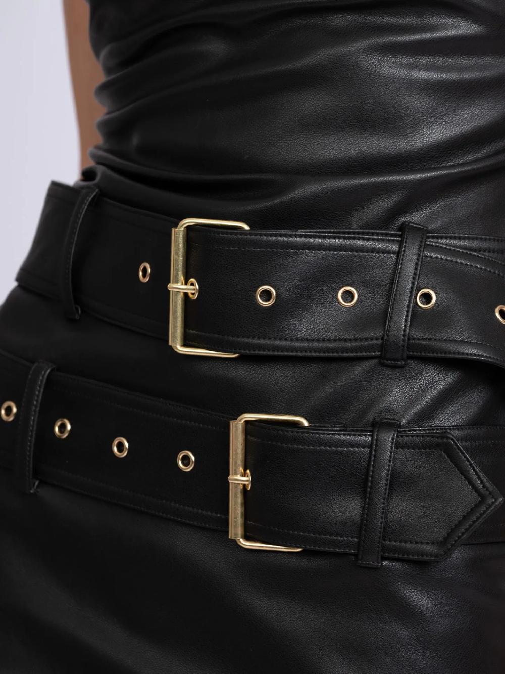 Nikkie Aansluitende Jurk Van Imitatieleer Met Grote Riemen