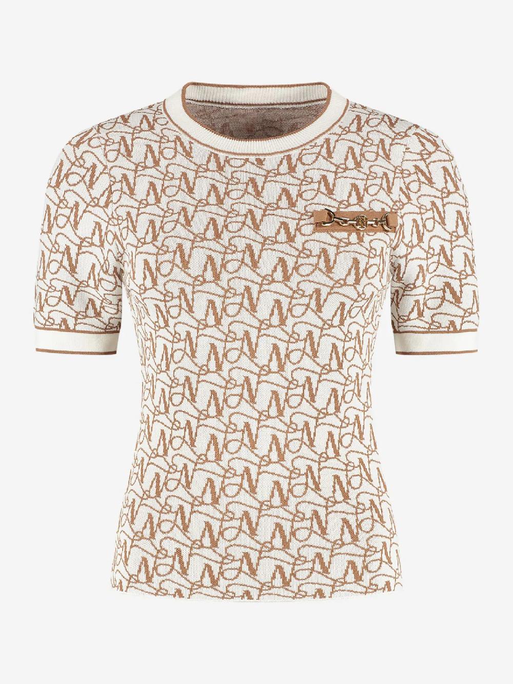 Nikkie Aansluitende Top Met Logo Patroon En Ketting Detail