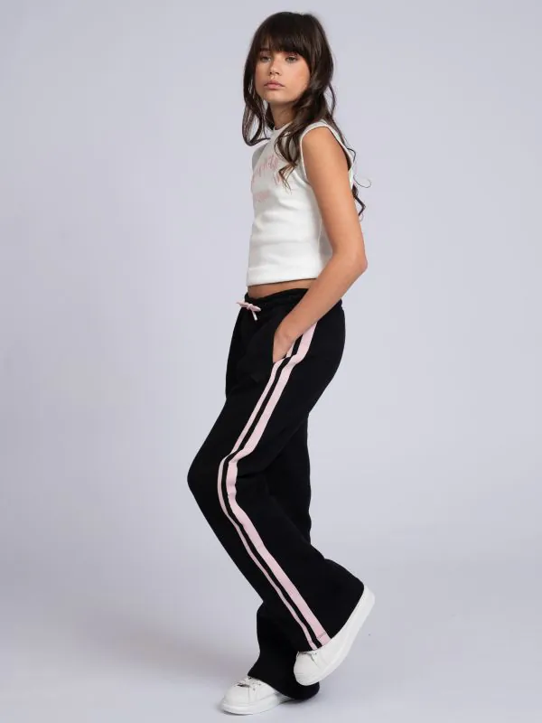 nikkie Flared joggingbroek met strepen op zijkanten