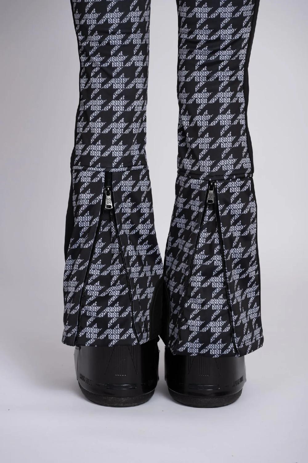 Nikkie Flared Ski Broek Met Logo Patroon En Elastische Riem