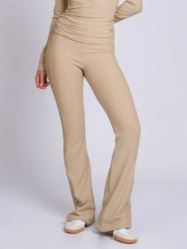 nikkie Geribbelde flared legging met omgeslagen taillerand