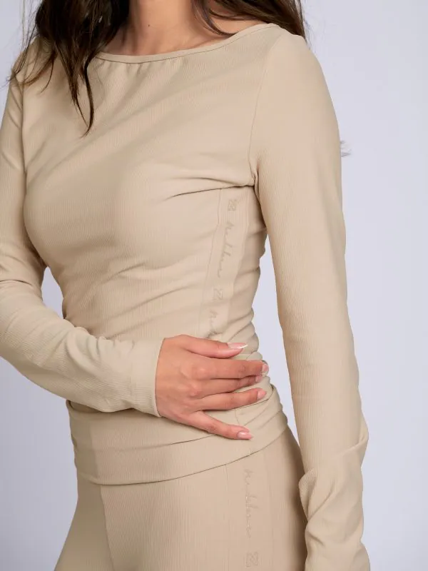 nikkie Geribbelde top met boothals en NIKKIE logo aan zijkant