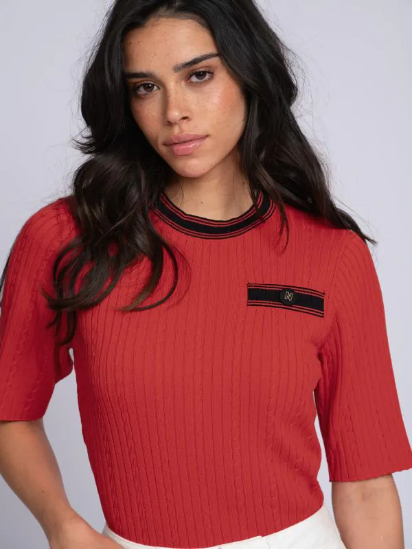 nikkie Geribbelde top met gevlochten en gestreepte details