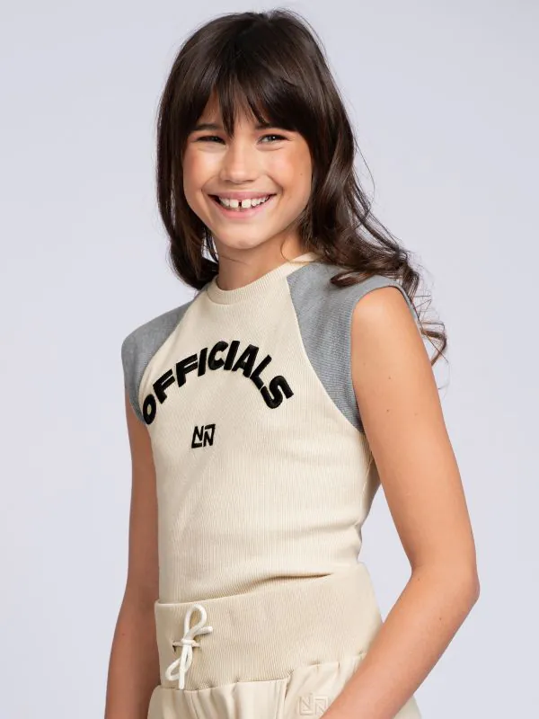 nikkie Geribbelde top met kapmouwtjes en borduursel