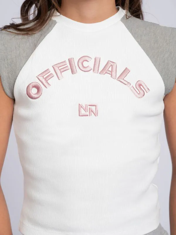 nikkie Geribbelde top met kapmouwtjes en borduursel