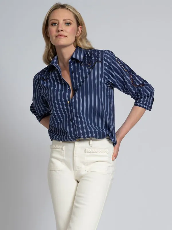 nikkie Gestreepte blouse met kanten cut-out details