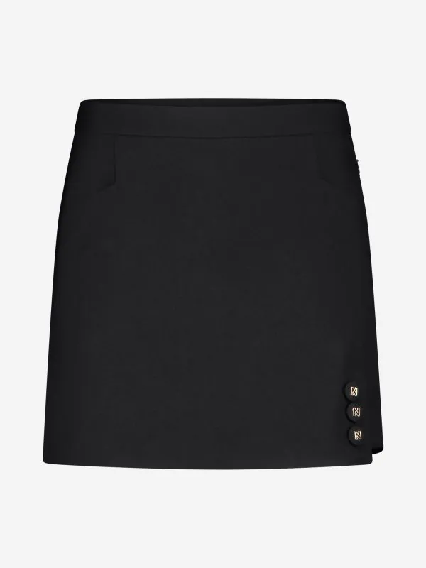 nikkie Korte aansluitende skort met een overslag en N-knopen