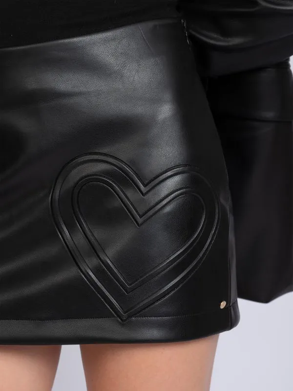 nikkie Korte skort van imitatieleer met hart detail