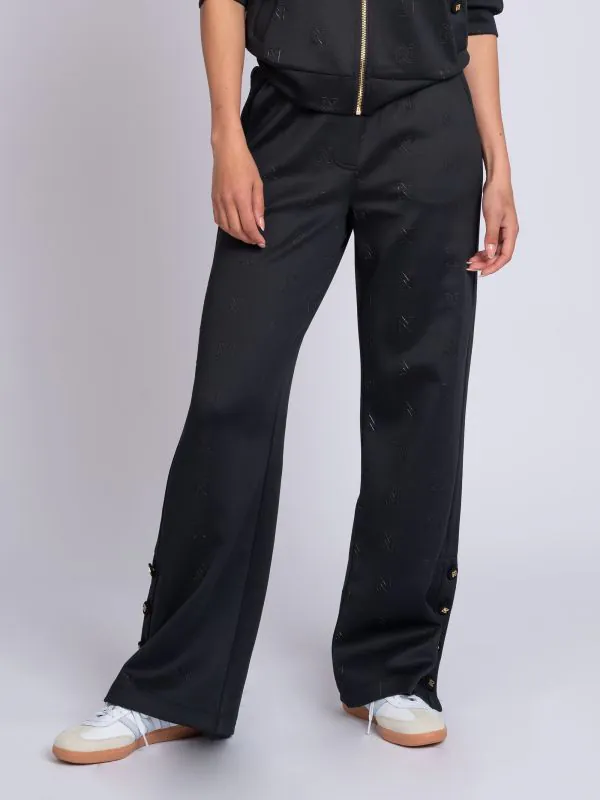 nikkie Losvallende broek met logo patroon en sierknopen
