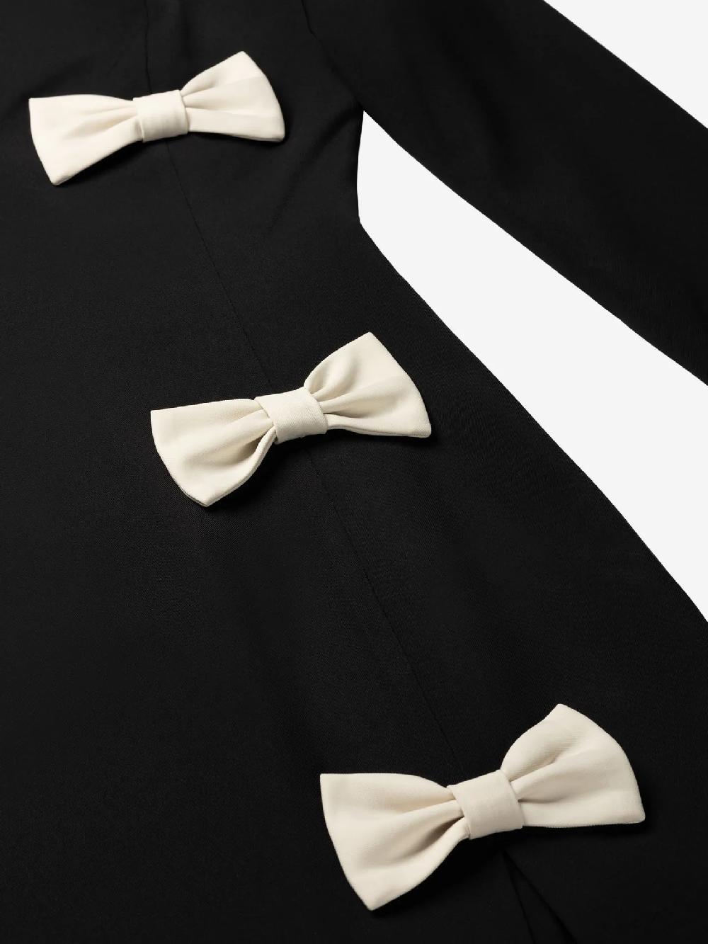 Nikkie Aansluitende Jurk Met Strikjes En Een Split