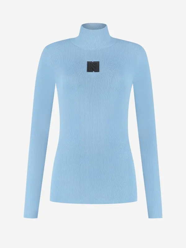 nikkie Aansluitende top met logo patch en col