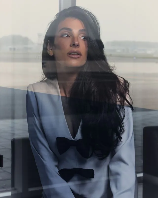 nikkie Aansluitende top met strikjes