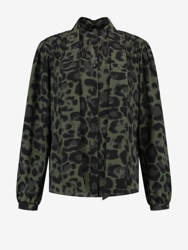nikkie Blouse met luipaardprint en sjaalkraag
