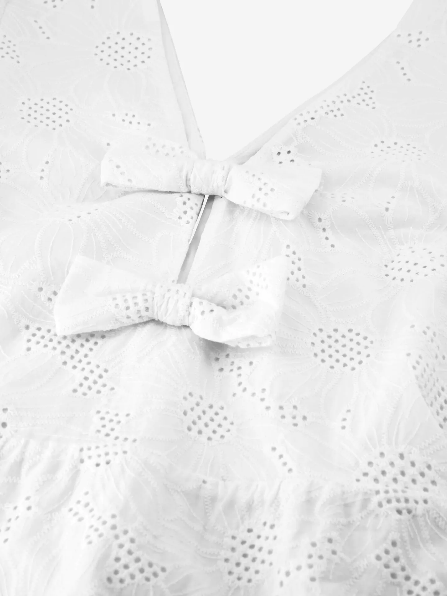 Nikkie Broderie Anglaise Jurk Met Strikdetails