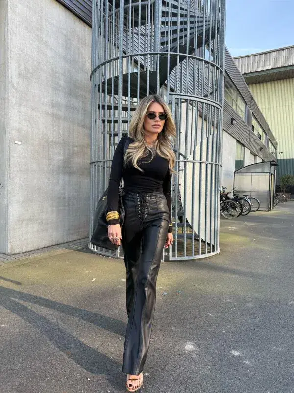 nikkie Broek van imitatieleer met veter detail