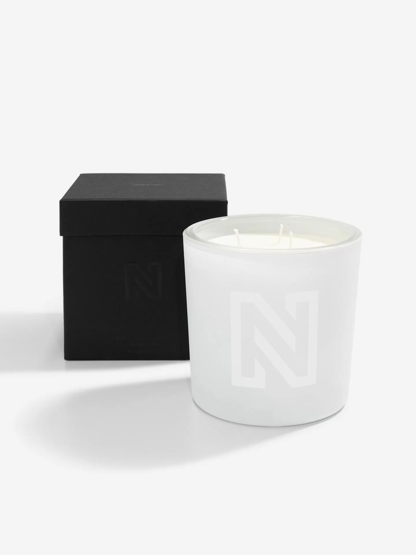 Nikkie Jardin De Paris Scented Home Candle Max