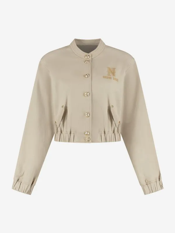 nikkie Kort denim bomberjack met logo en N-knopen