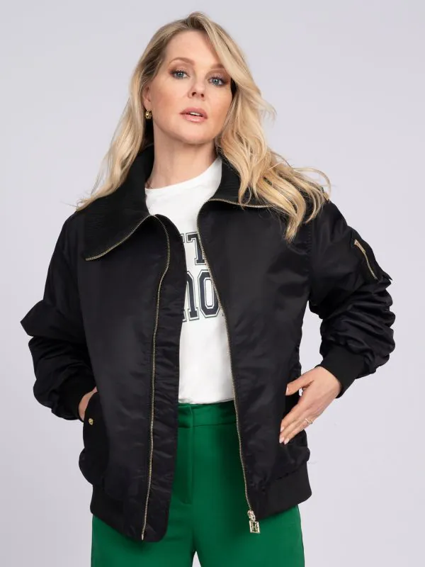 nikkie Wijdvallende bomberjack met een grote kraag