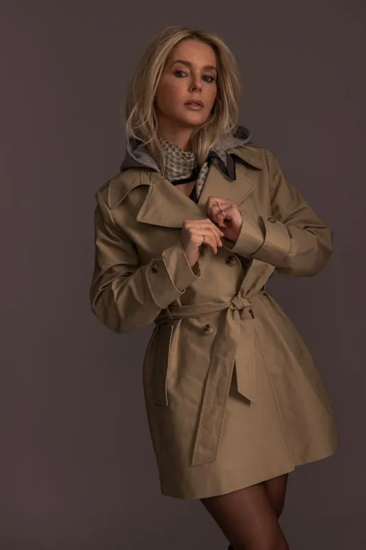 nikkie Trenchcoat met capuchon van sweaterstof en ceintuur
