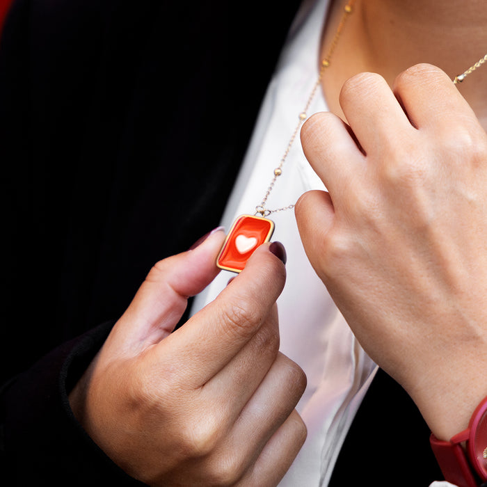 Oozoo Goudkleurig/rode Ketting Met Een Hart Plaatje