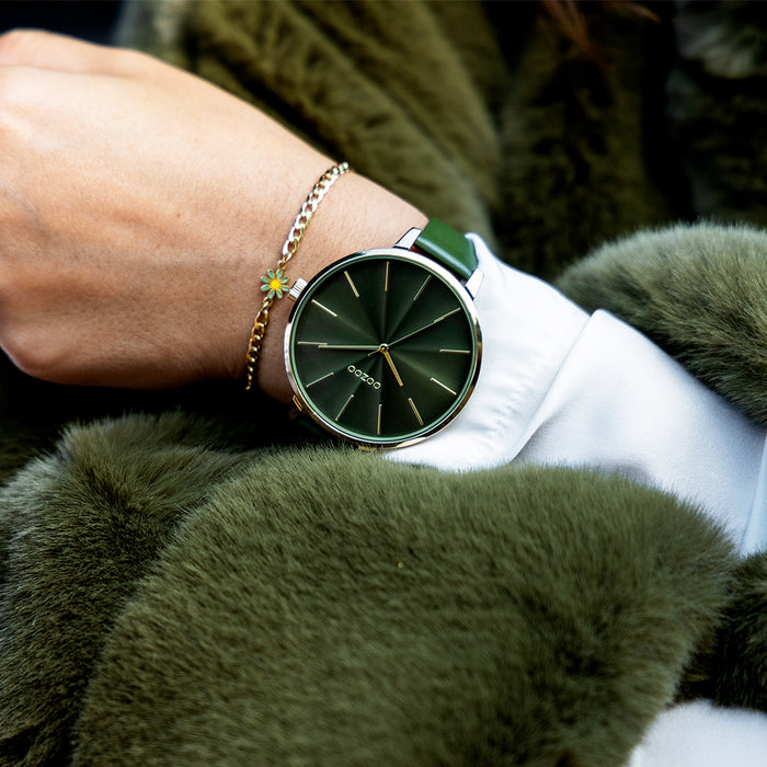 Oozoo Goudkleurige Armband Met Groene Bloem Bedeltje