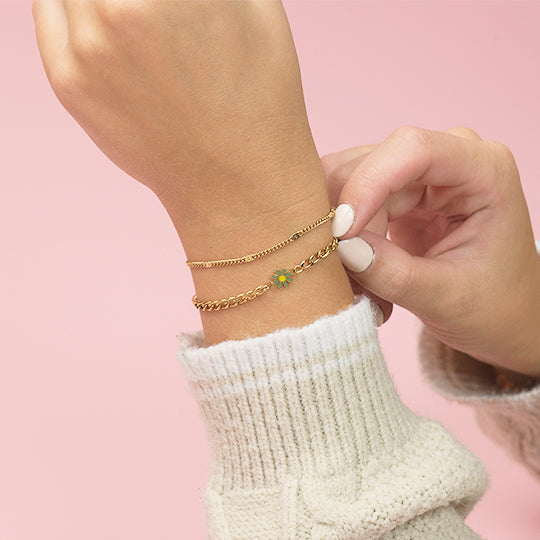 Oozoo Goudkleurige Armband Met Groene Bloem Bedeltje