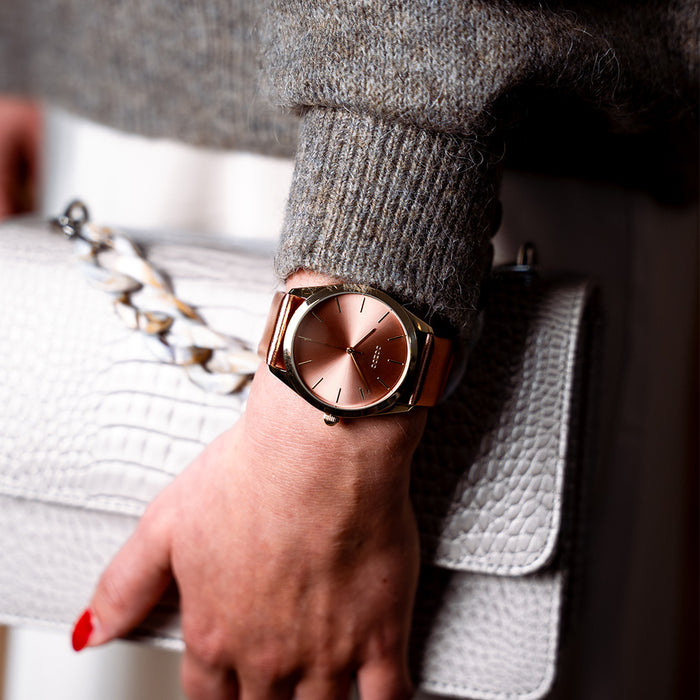 Oozoo Goudkleurige OOZOO Horloge Met Baksteen Rode Leren Band - C11334