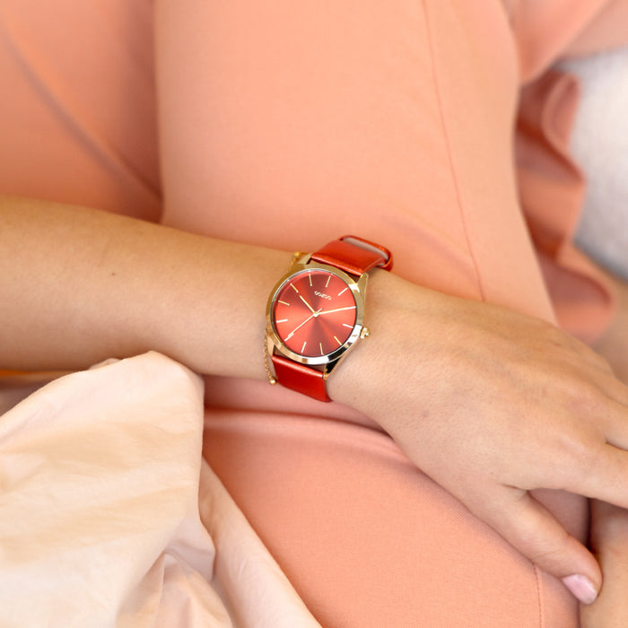 Oozoo Goudkleurige OOZOO Horloge Met Rode Leren Band - C11335