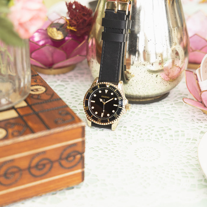 Oozoo Goudkleurige OOZOO Horloge Met Zwarte Leren Band - C11115