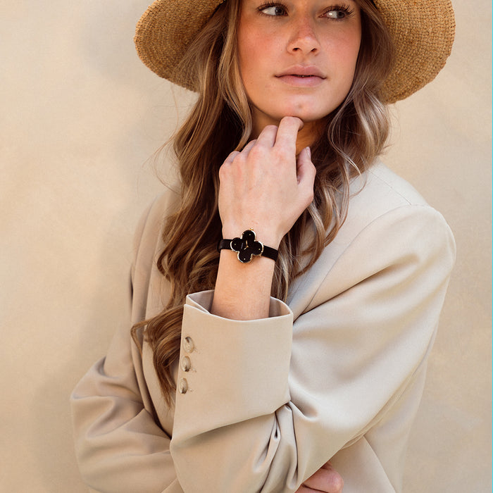 oozoo Goudkleurige OOZOO horloge met zwarte leren band - C11524