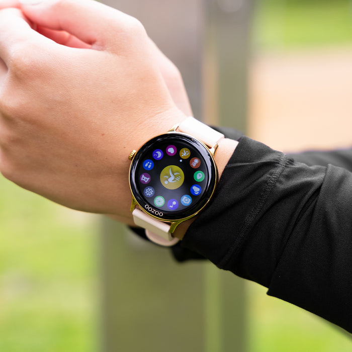 Oozoo Goudkleurige OOZOO Smartwatch Met Oud Roze Rubber Band - Q00131