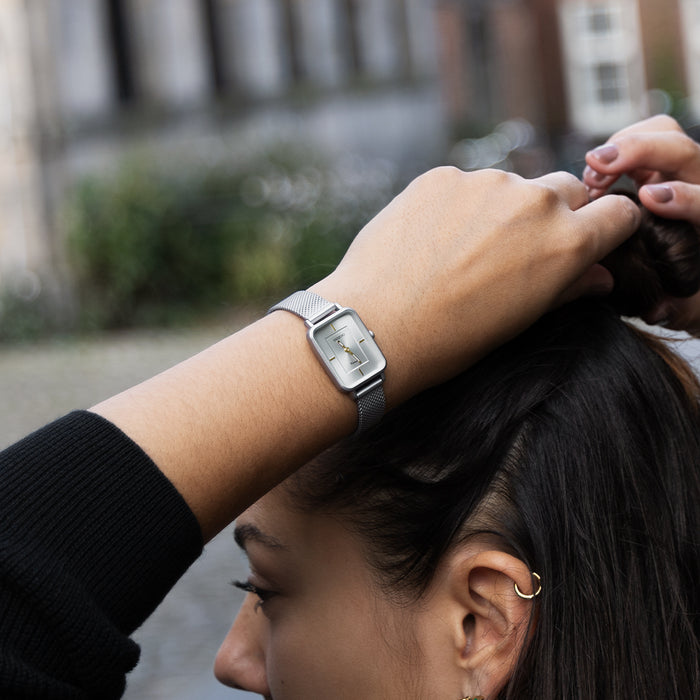 Oozoo Licht Grijze OOZOO Horloge Met Metalen Mesh Armband - C20383