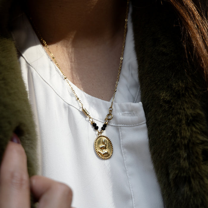 Oozoo Goudkleurig/zwarte Ketting Met Een Haas