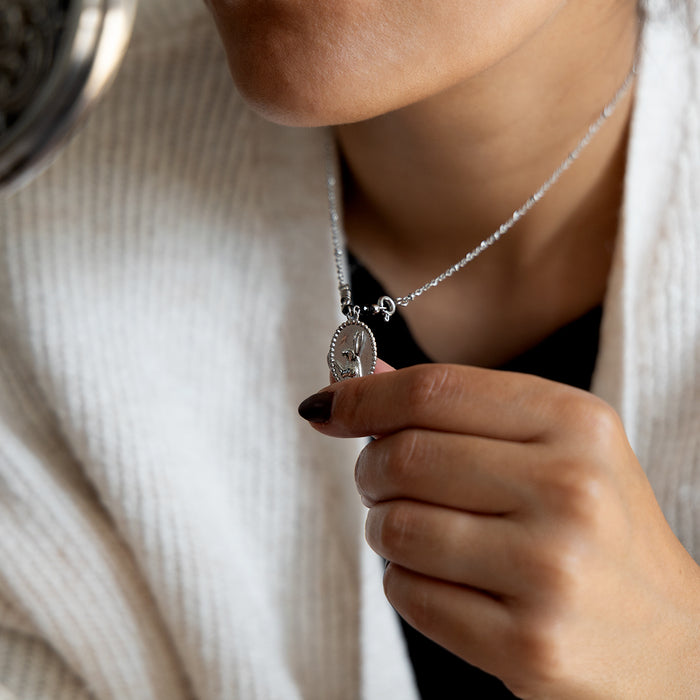 Oozoo Zilverkleurig/zwarte Ketting Met Een Haas