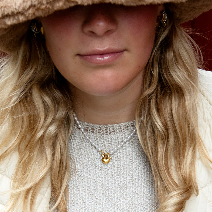 oozoo parel ketting met hart en zwart strass steentje