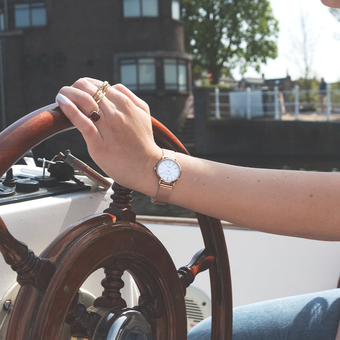 Oozoo Rosé Goudkleurige OOZOO Horloge Met Metalen Mesh Armband - C20233