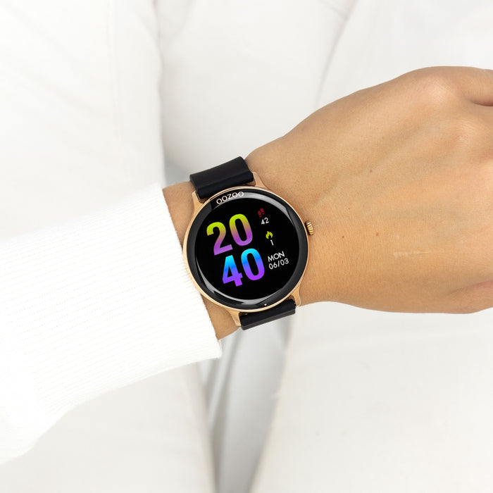 Oozoo Rosé Goudkleurige OOZOO Smartwatch Met Zwarte Rubber Band - Q00133