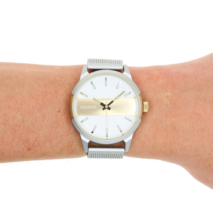 Oozoo Zilver/goudkleurige OOZOO Horloge Met Zilverkleurige Metalen Mesh Armband - C11106