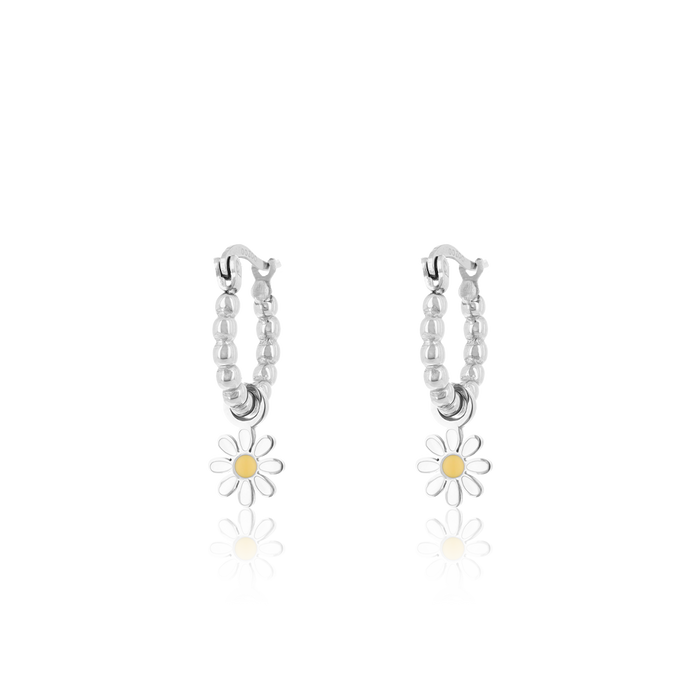 oozoo Zilverkleurige oorringen met witte bloem bedeltje