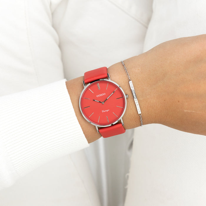 Oozoo Zilverkleurige OOZOO Horloge Met Chili Peper Rode Leren Band - C20324